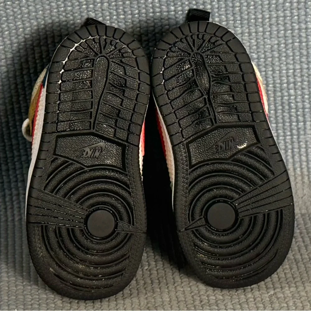 Nike Air Jordan 1 Mid SE TD 'Messy Room' Shoes DR6959-100 Toddler Size 6C - Picture 8 of 9